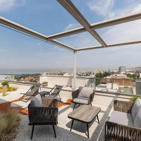 Skyline Horizon Luxury With Stunning Terrace By Binobi!